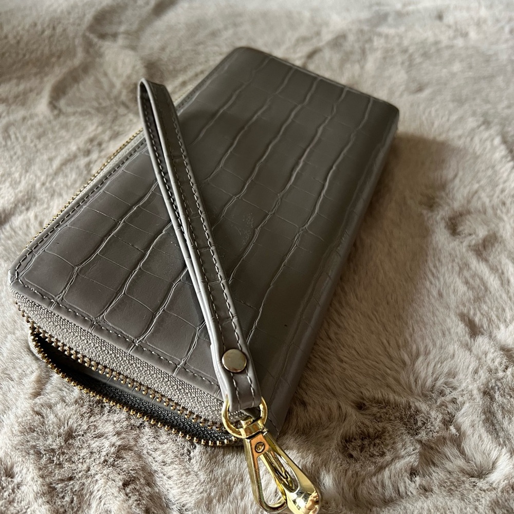 Gray Crocodile-Embossed Women's Wallet
